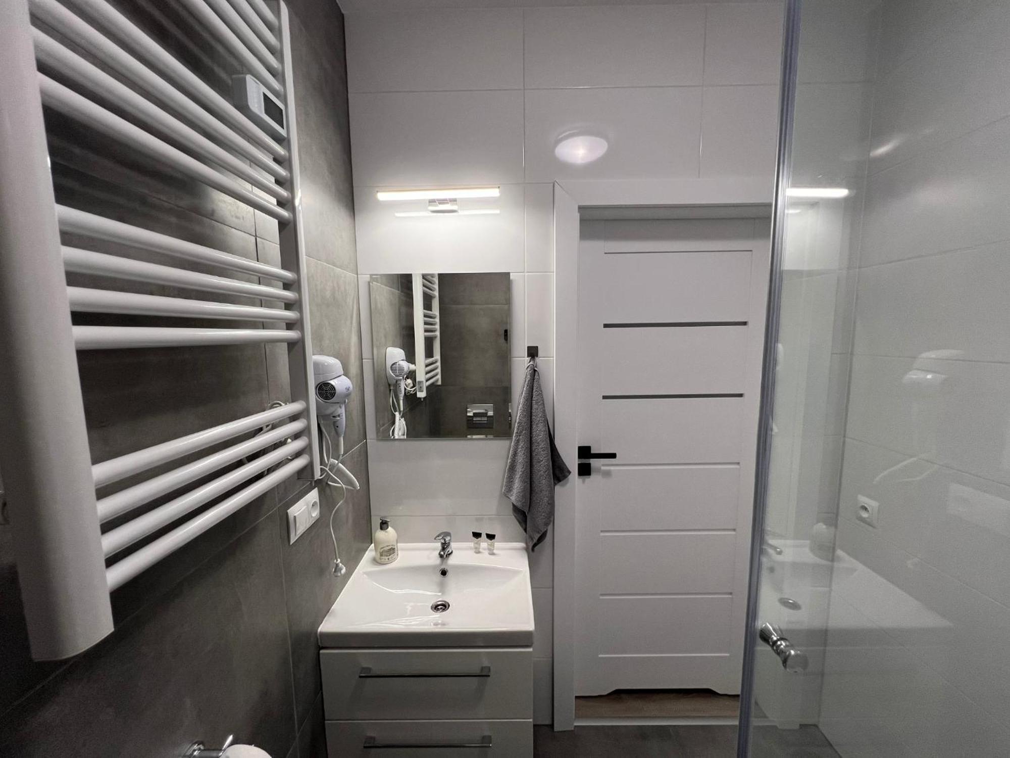 Hostel Adabet Kepno Ngoại thất bức ảnh